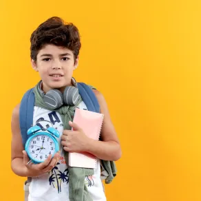 صورة لطفل يستعد للعام الجديد
