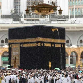 الكعبة المشرفة لحظة هطول الأمطار