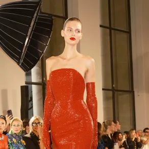 فستان من سكياباريلي Schiaparelli - الصورة من Launchmetrics/Spotlight ©