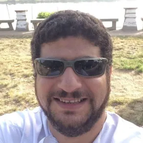 المخرج المسرحي عمرو سامي- الصورة من حساب الفنان شريف إدريس على فيسبوك