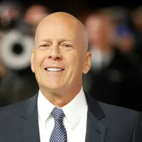 بروس ويليس في وسط لندن (Bruce Willis in central London). مصدر الصورة: Tolga AKMEN / AFP