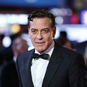جورج كلوني في مسرح وينتر جاردن بمدينة نيويورك (George Clooney at Winter Garden Theatre in New York City). مصدر الصورة: Jamie McCarthy/Getty Images/AFP