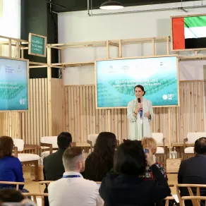 جلسة لاستعراض مسيرة المرأة الإماراتية في التنمية - الصورة من وكالة الأنباء الإماراتية "وام"