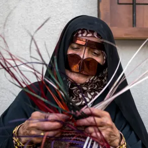 المرأة الاماراتية العمود الأساسي في صوْن الموروث الشعبي الإماراتي