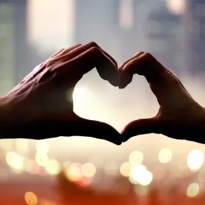  رجل برج العذراء والتعبير عن المشاعر