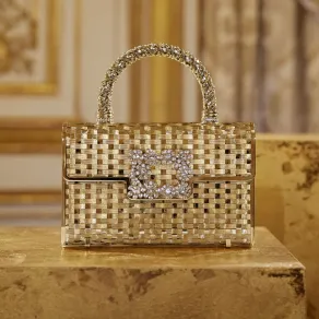 حقيبة روجيه فيفييه  Roger Vivier الجديدة- الصورة من العلاقات العامة للدار