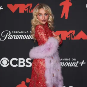 سابرينا كاربنتر Sabrina Carpenter  في حفل MTV Video Music Awards - (مصدر الصورة  Leonardo Munoz / AFP)