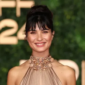 توبا بويوكستون Tuba Büyüküstün