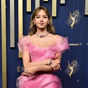  لاليزا مانوبان Lalisa Manoban في حفل  77th Primetime Emmy Awards - (مصدر الصورة   Frederic J. Brown / AFP)
