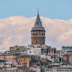 يجمع برج غلاطة بين عبق الماضي وروعة الحاضر