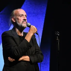 خاص من فينيسيا.. المخرج كينت جونز: ويليم دافو كان خياري الأول لبطولة فيلم Late Fame