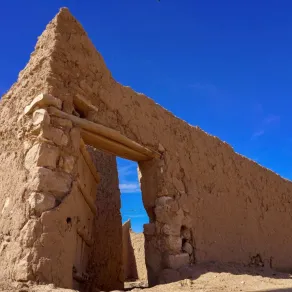 مبنى أثري في لينة بالحدود الشمالية