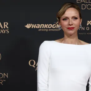 الأميرة شارلين Princess Charlene من حفل توزيع جوائز الكرة الذهبية 2025. مصدر الصورة: FRANCK FIFE / AFP