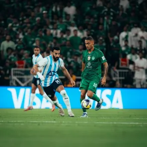 الصورة من مواجهة الفريقين