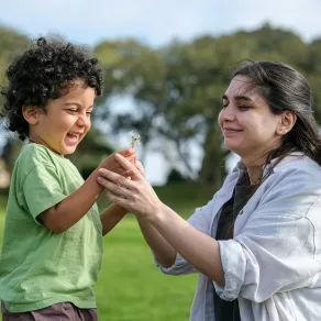 صورة لأم مع طفلها