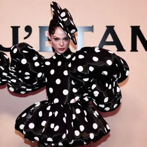 كوكو روشا Coco Rocha  في أسبوع باريس للموضة - (مصدر الصورة Thibaud MORITZ / AFP)