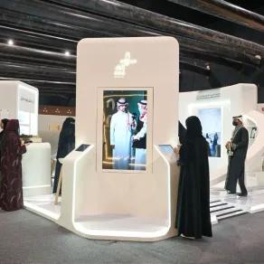 ينقسم جناح إثراء في المعرض إلى أربعة أقسام: المنطقة التعريفية في مقدمة الجناح، تستعرض للزوّار لمحة عن المركز ومرافقه المتمثلة في: المكتبة، المتحف، المسرح، السينما، وغيرها
