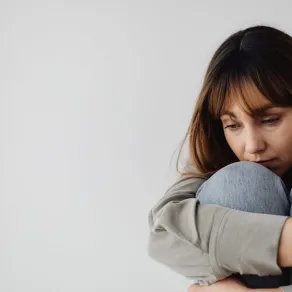 امرأة تعاني من الاكتئاب- المصدر: pexels-karolina-grabowska