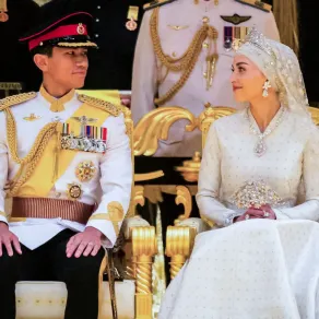 الأمير عبد المتين وأنيشا روزناه في إستانا نور الإيمان في عاصمة بروناي بندر سيري بيغاوان (Prince Abdul Mateen and Anisha Rosnah at Istana Nurul Iman in Brunei's capital Bandar Seri Begawan). مصدر الصورة: IQBAL DATO HJ SELAMAT / AFP