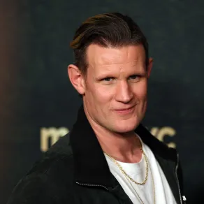 مات سميث يحضر فعالية لمسلسل " House of the Dragon " في كاليفورنيا (  Matt Smith attends a "House of the Dragon" event in California.). مصدر الصورة: Frazer Harrison / GETTY IMAGES NORTH AMERICA / Getty Images via AFP