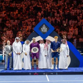 فاز النجم الإيطالي يانيك سينر، بلقب بطولة التنس العالمية "Six Kings Slam 2025"، بعد فوزه على غريمه الإسباني كارلوس ألكاراز