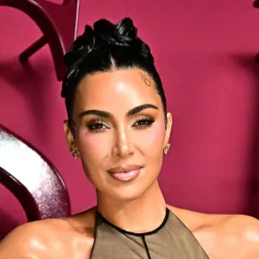 كيم كارداشيان في مسرح DGA في لوس أنجلوس (Kim Kardashian at the DGA Theater in Los Angeles). مصدر الصورة: Frederic J. Brown / AFP