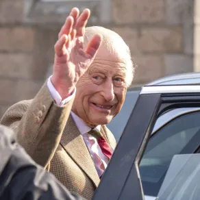 الملك تشارلز الثالث في بالاتير، أبردينشاير، شمال شرق اسكتلندا (King Charles III in Ballater, Aberdeenshire, northeast Scotland). مصدر الصورة: Jane Barlow / POOL / AFP