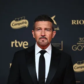 أنطونيو بانديراس في غرناطة، جنوب إسبانيا (Antonio Banderas in Granada, southern Spain). مصدر الصورة: JORGE GUERRERO / AFP