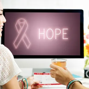 رحلة أمل تجربتي في مواجهة سرطان الثدي Image By Freepik رحلة أمل تجربتي في مواجهة سرطان الثدي Image By Freepik