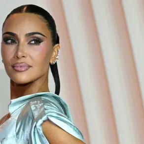 كيم كارداشيان في باريس ( Kim Kardashian in Paris  ). مصدر الصورة: Bertrand GUAY / AFP