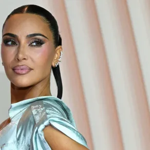 كيم كارداشيان في باريس (Kim Kardashian in Paris) - مصدر الصورة: Bertrand GUAY / AFP كيم كارداشيان في باريس (Kim Kardashian in Paris). مصدر الصورة: Bertrand GUAY / AFP