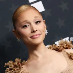 أريانا غراندي في باركر هانجر في سانتا مونيكا كاليفورنيا (Ariana Grande at Barker Hangar in Santa Monica, California). مصدر الصورة: Michael Tran / AFP أريانا غراندي في باركر هانجر في سانتا مونيكا كاليفورنيا (Ariana Grande at Barker Hangar in Santa Monica, California). مصدر الصورة: Michael Tran / AFP