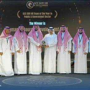 تسلم ممثل صندوق تنمية الموارد البشرية جائزة أفضل فريق للموارد البشرية 2025 (الصورة من حساب الصندوق في إكس) صندوق تنمية الموارد البشرية