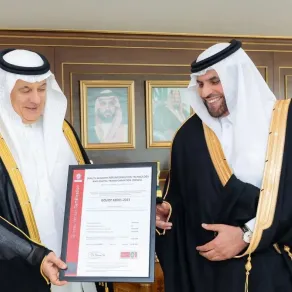 جانب من تسليم شهادة اعتماد الآيزو لوزارة البيئة السعودية - الصورة من حساب وزارة البيئة الإلكتروني شهادة الآيزو
