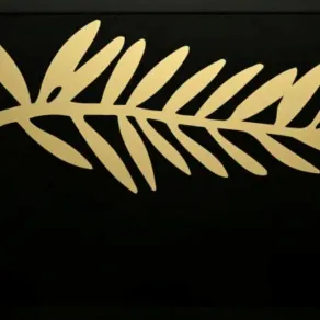 شعار مهرجان كان في سينما UGC Montparnasse في باريس (festival logo at the UGC Montparnasse cinema in Paris). مصدر الصورة: Bertrand GUAY / AFP شعار مهرجان كان في سينما UGC Montparnasse في باريس (festival logo at the UGC Montparnasse cinema in Paris). مصدر الصورة: Bertrand GUAY / AFP