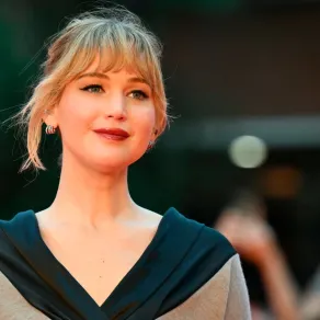 جينيفر لورانس في مهرجان روما السينمائي الدولي ( Jennifer Lawrence in the International Rome Film Festival). مصدر الصورة: Alberto PIZZOLI / AFP
 جينيفر لورانس في مهرجان روما السينمائي الدولي ( Jennifer Lawrence in the International Rome Film Festival). مصدر الصورة: Alberto PIZZOLI / AFP