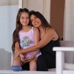 زينة من مسلسل ورد وشوكولاتة - الصورة من الشركة المنتجة زينة من مسلسل ورد وشوكولاتة - الصورة من الشركة المنتجة