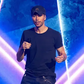 إنريكي إغليسياس في سان أنطونيو، تكساس (Enrique Iglesias in San Antonio, Texas). مصدر الصورة: SUZANNE CORDEIRO / AFP إنريكي إغليسياس في سان أنطونيو، تكساس (Enrique Iglesias in San Antonio, Texas). مصدر الصورة: SUZANNE CORDEIRO / AFP