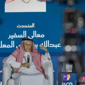 السفير عبدالله بن يحيى المعلمي، المندوب الدائم السابق للمملكة العربية السعودية لدى الأمم المتحدة خلال مشاركته بمعرض الرياض الدولي للكتاب