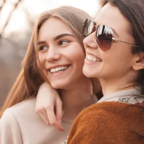 الصداقة الحقيقية يعزز الثقة بالنفس