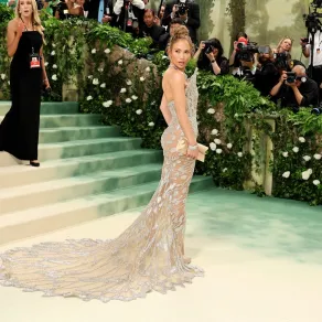 جينيفر لوبيز Jennifer Lopez ( مصدر الصورة: Dia Dipasupil / Getty Images via AFP)