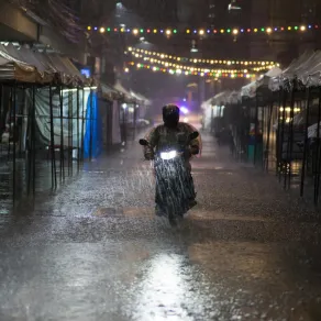  حلم المطر الغزير في الليل - الصورة تعبيرية