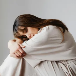 كوني صديقة نفسك أولاً- المصدر: pexels-karola-g كوني صديقة نفسك أولاً- المصدر: pexels-karola-g