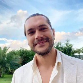 ألبيرين دويماز- الصورة من حسابه الرسمي على إنستغرام