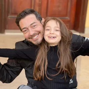 أحمد زاهر وابنته منى- الصورة من حسابها الخاص بإنستغرام أحمد زاهر وابنته منى- الصورة من حسابها الخاص بإنستغرام