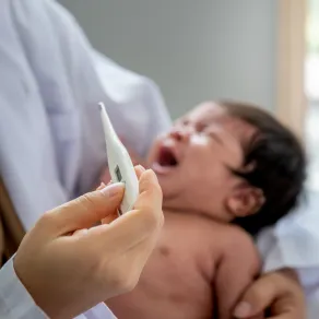 صورة لطفل رضيع يبكي