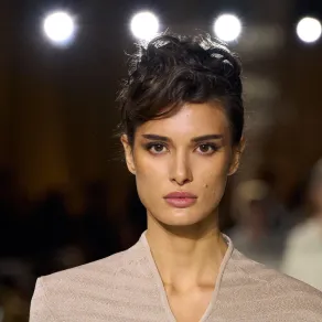 حيل جمالية للمكياج والشعر