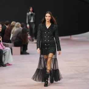 إطلالة من شانيل Chanel - الصورة من Launchmetrics/Spotlight ©