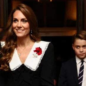 كيت ميدلتون والأمير جورج في قاعة ألبرت الملكية بلندن ( Kate Middleton and Prince George at the Royal Albert Hall in London ). مصدر الصورة: Jack Taylor / POOL / AF
كيت ميدلتون والأمير جورج في قاعة ألبرت الملكية بلندن ( Kate Middleton and Prince George at the Royal Albert Hall in London ). مصدر الصورة: Jack Taylor / POOL / AF