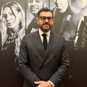 عمرو يوسف- الصورة خاصة بسيدتي من تصوير زكية البلوشي